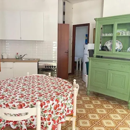 Apartment Monolocale Con Posto Auto 2 P Letto Marcelli
