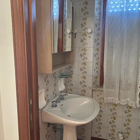 Monolocale Con Posto Auto 2 P Letto Apartament